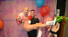 Avril Lavigne S Meet Greet Is The Most Awkward Thing Ever