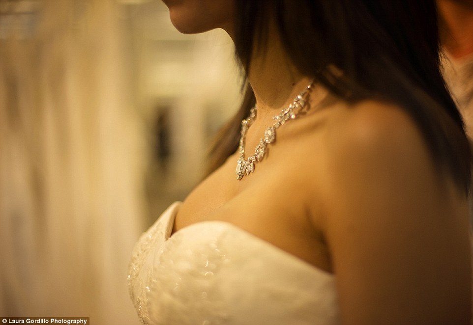 A Cancer-Stricken Mum's Dream of Having a Wedding Photoshoot Came True - Without the Groom