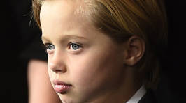 Scottish Angelina Jolie Look Alike Goes Viral