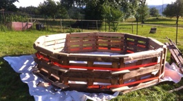 Make Your Own Swimming Pool From 9 Pallets!