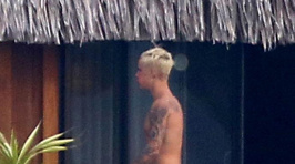 PHOTOS: Justin Bieber Takes A NAKED Swim In Bora Bora