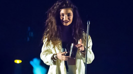 Lorde Answers Fan Questions On Tumblr