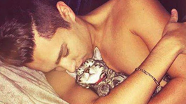 Photos - HOT Guys With KITTENS