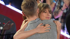 PHOTOS: Taylor and Calvin at iHeartRadio Music Awards Were #CoupleGoals