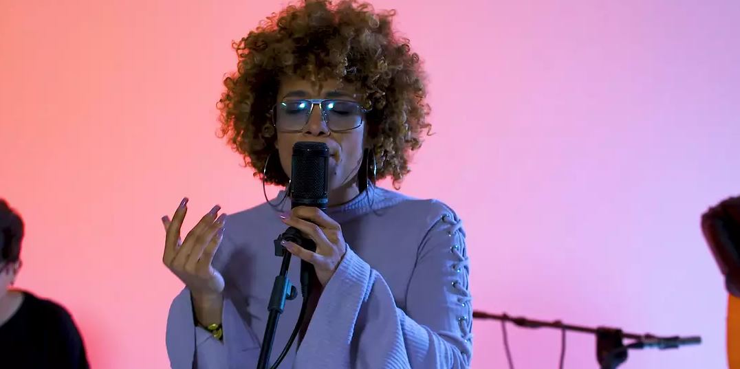 Starley performs 'Touch Me' Live in studio