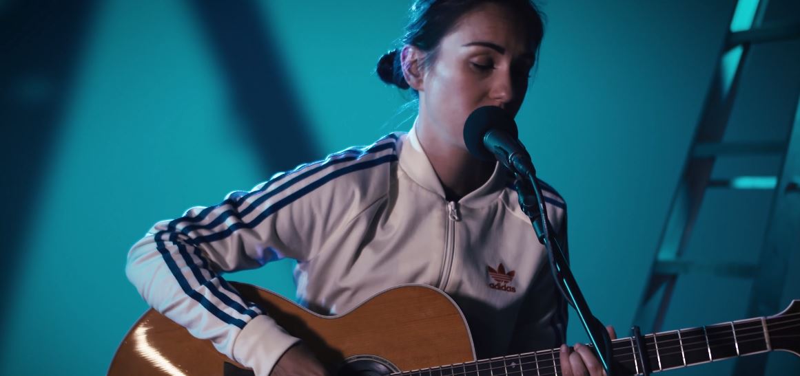 Amy Shark performs an acoustic rendition of her hit single ' Adore'