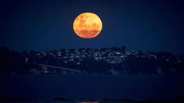 Michael Craig took this photo of the first in the 'Supermoon trilogy' on December 5th, 2017. (Photo: Michael Craig/NZ Herald)