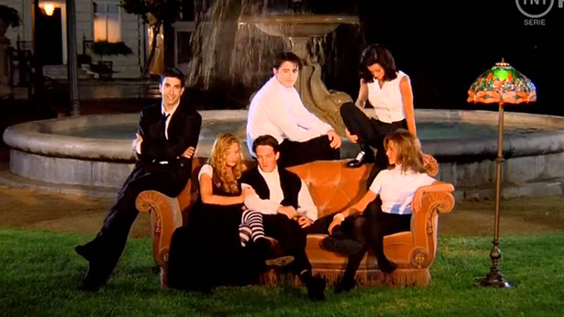 The Friends couch is going on tour and you can get photo with it!