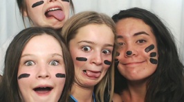 AUCKLAND - Kissing Booth At Breakers Game