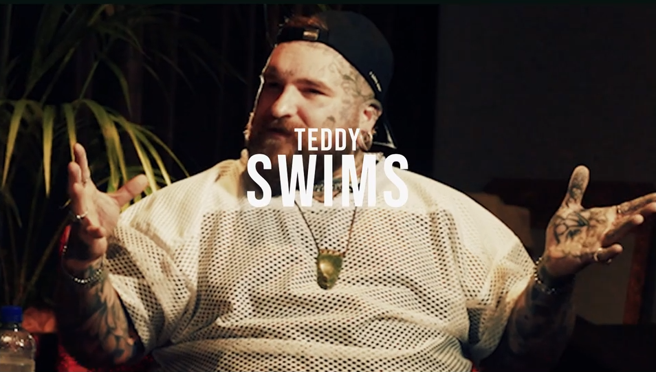 Georgia took a swim with Teddy while he was on his tour in Aotearoa!