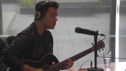 Andy Grammer performs acoustic rendition of 'Fresh Eyes' live in studio