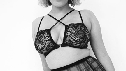 Here's the CORRECT way to wear your bra... have you been doing it wrong?