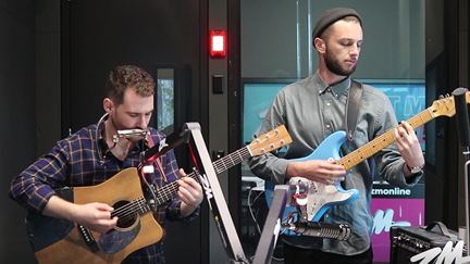 Alae perform 'All Gived Up' on ZM Snapchart